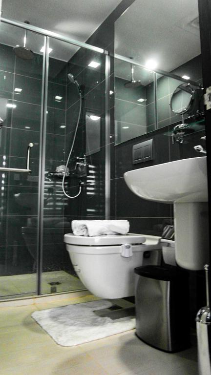 Modern Luxury Lower Penthouse Unit Manilla Buitenkant foto